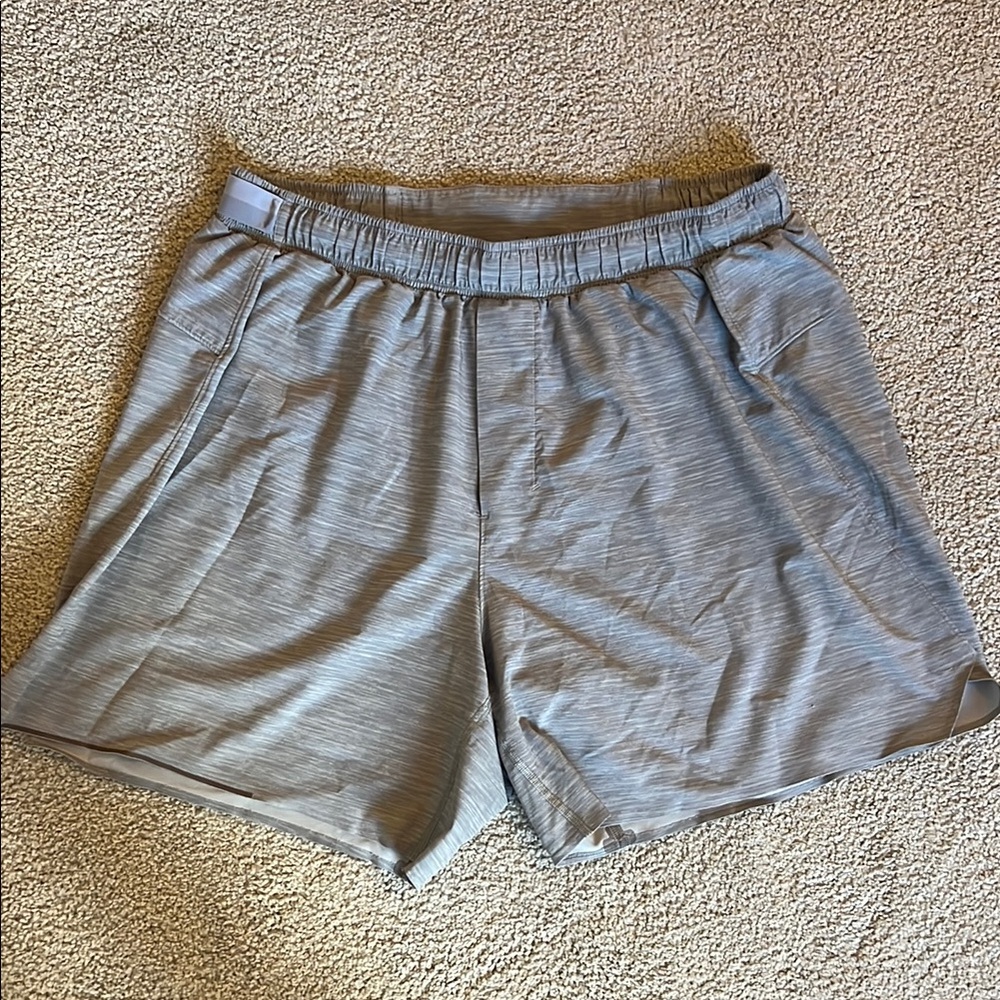 Lulu lemon Men’s Pace Breaker Shorts 5” (Gray, L)